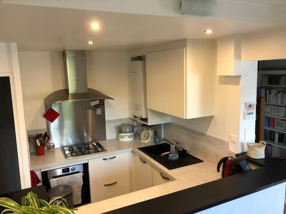 Appartement En Duplex Avec Parking Et Jardinet Bourges Extérieur photo