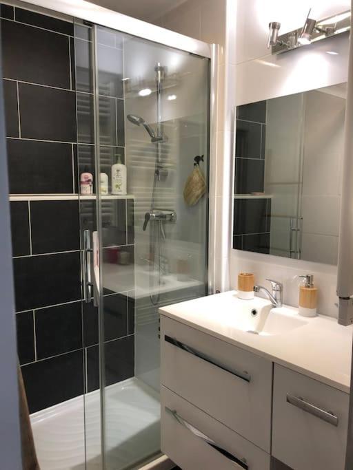 Appartement En Duplex Avec Parking Et Jardinet Bourges Extérieur photo