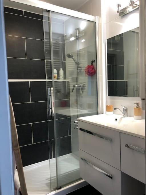 Appartement En Duplex Avec Parking Et Jardinet Bourges Extérieur photo