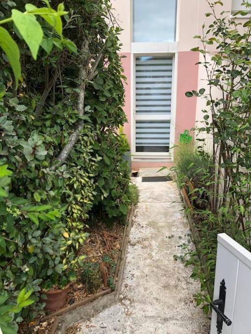 Appartement En Duplex Avec Parking Et Jardinet Bourges Extérieur photo